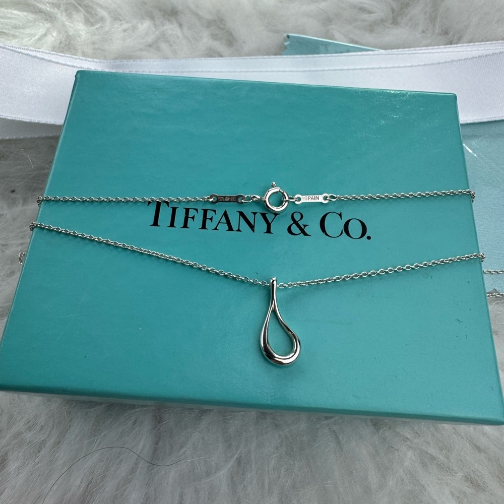 Tiffany & Co. Retired Elsa Peretti Silver OpenTeardrop Necklace